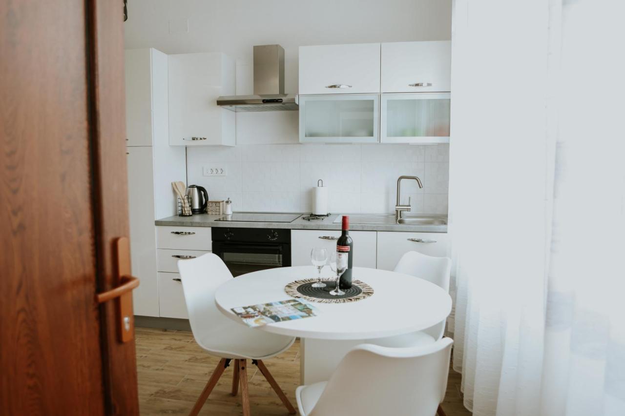 Apartman Nikola Gospić Exteriör bild